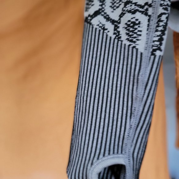 Workout top - Picture 2 of 4